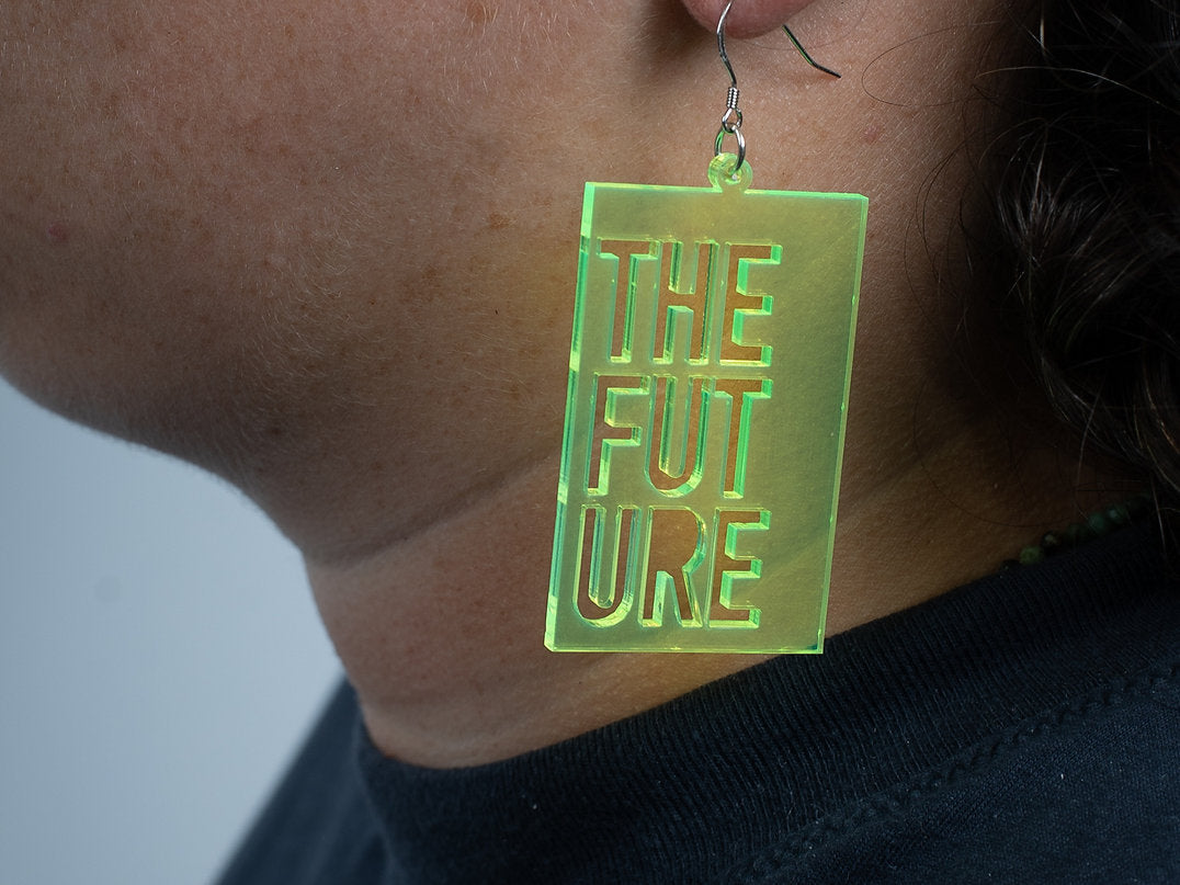 Boucles d’oreille the future is female