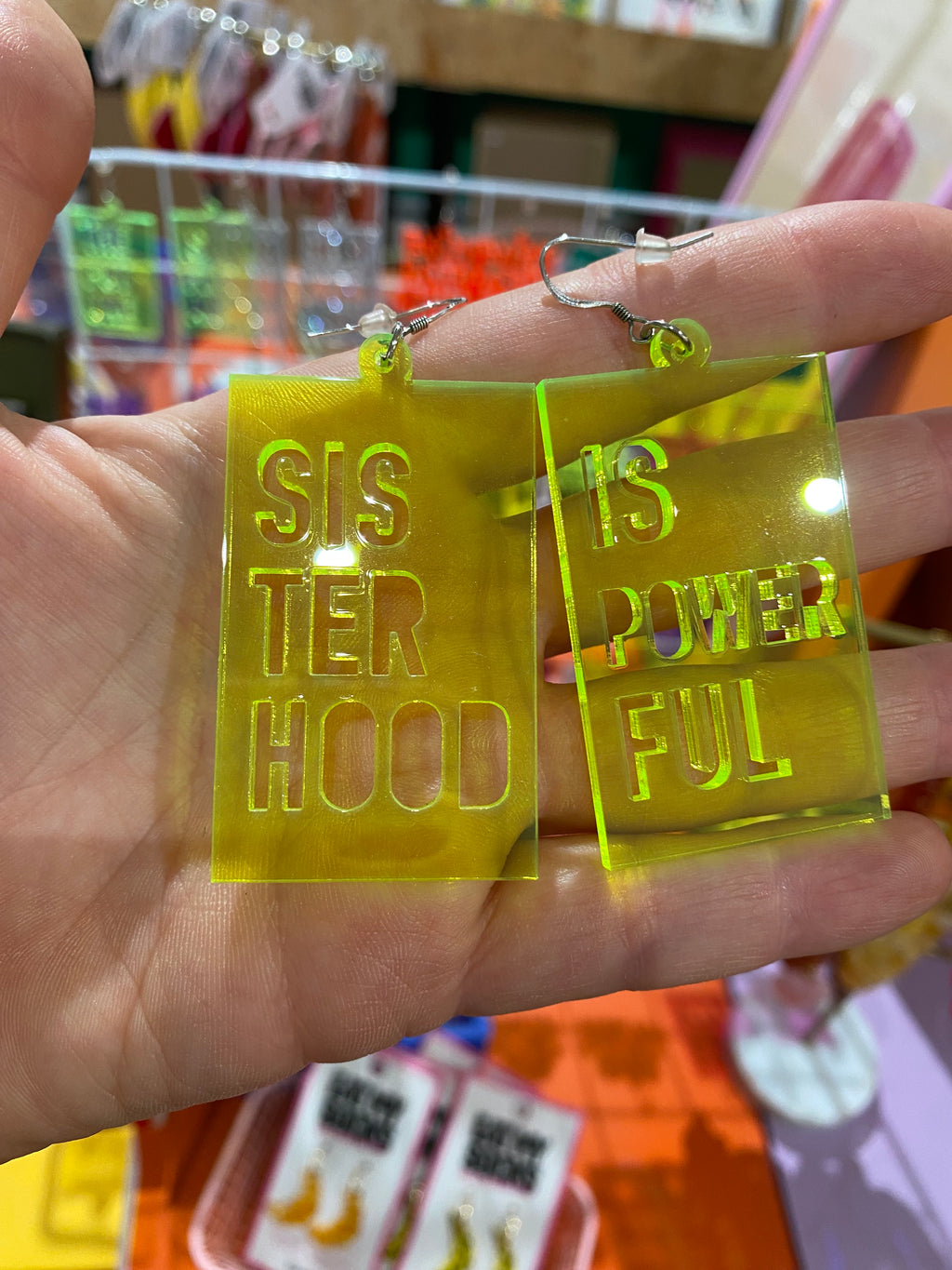 Boucles d’oreille SISTERHOOD IS POWERFUL