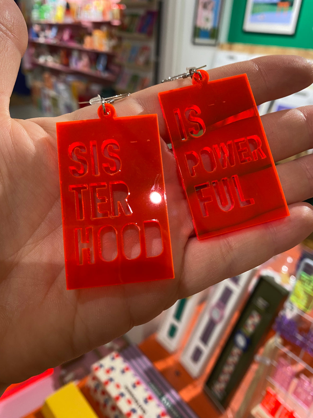 Boucles d’oreille SISTERHOOD IS POWERFUL