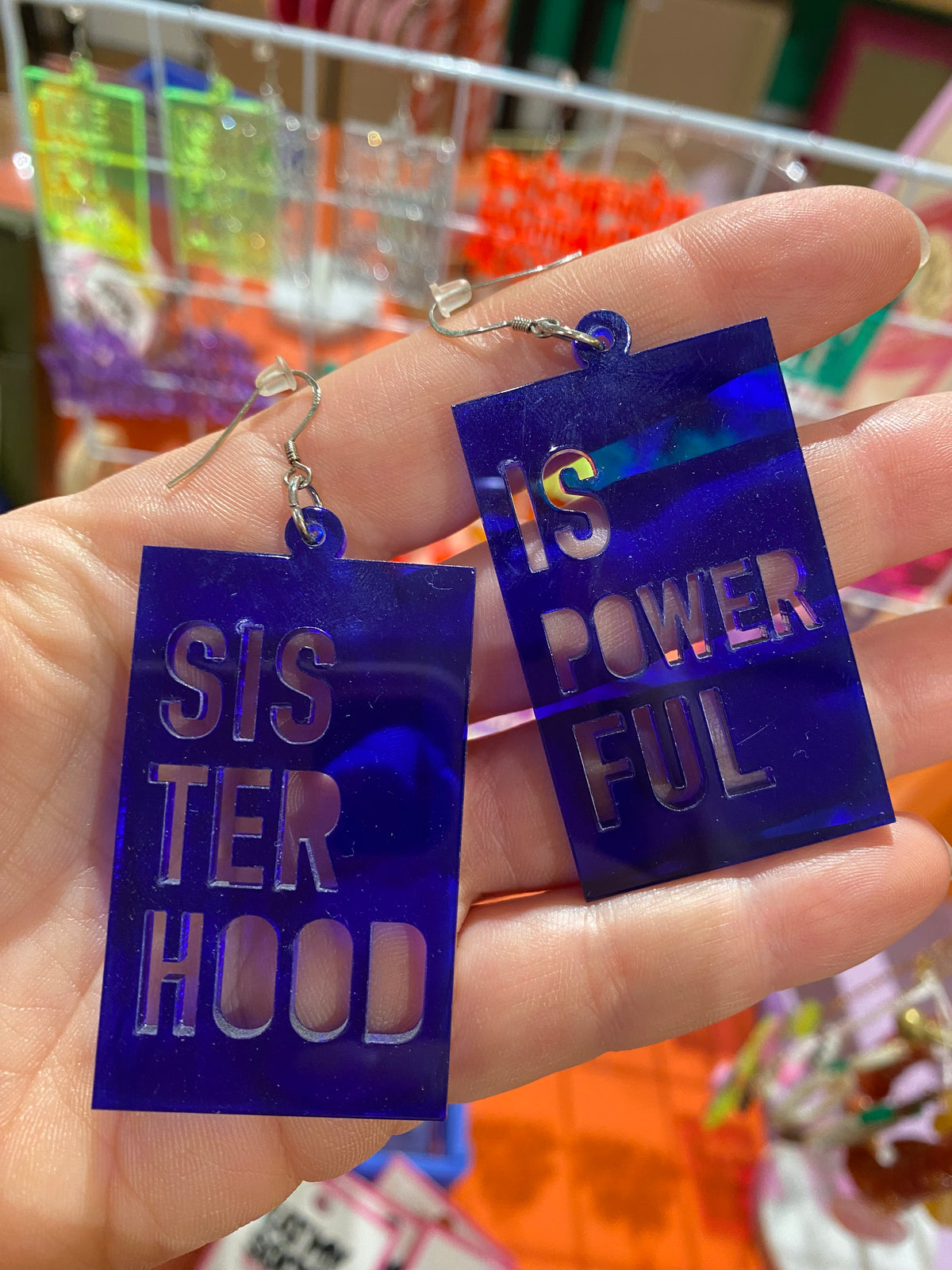Boucles d’oreille SISTERHOOD IS POWERFUL