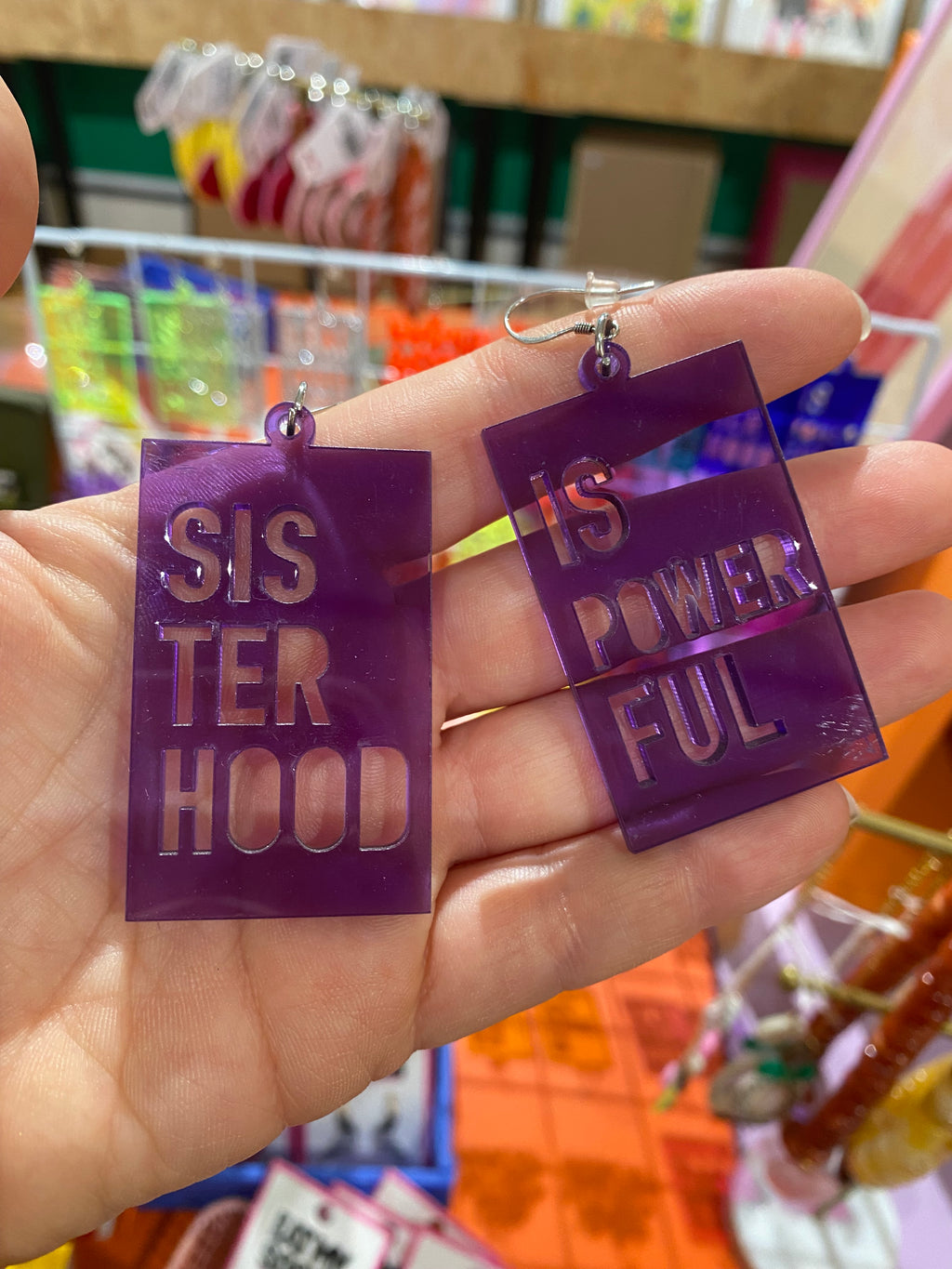 Boucles d’oreille SISTERHOOD IS POWERFUL