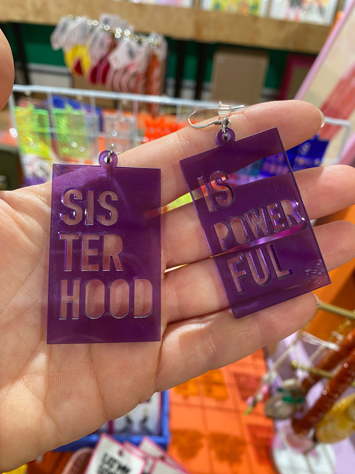 Boucles d’oreille SISTERHOOD IS POWERFUL