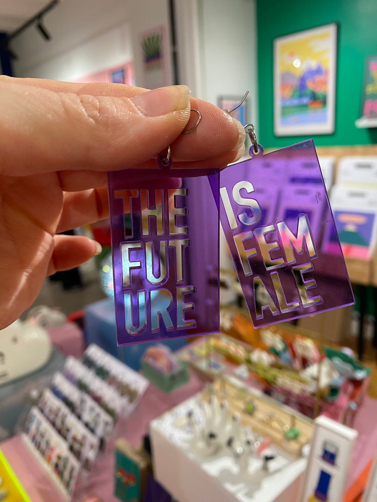 Boucles d’oreille the future is female