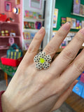 Bague réglable fleur à pois cœur jaune fluo