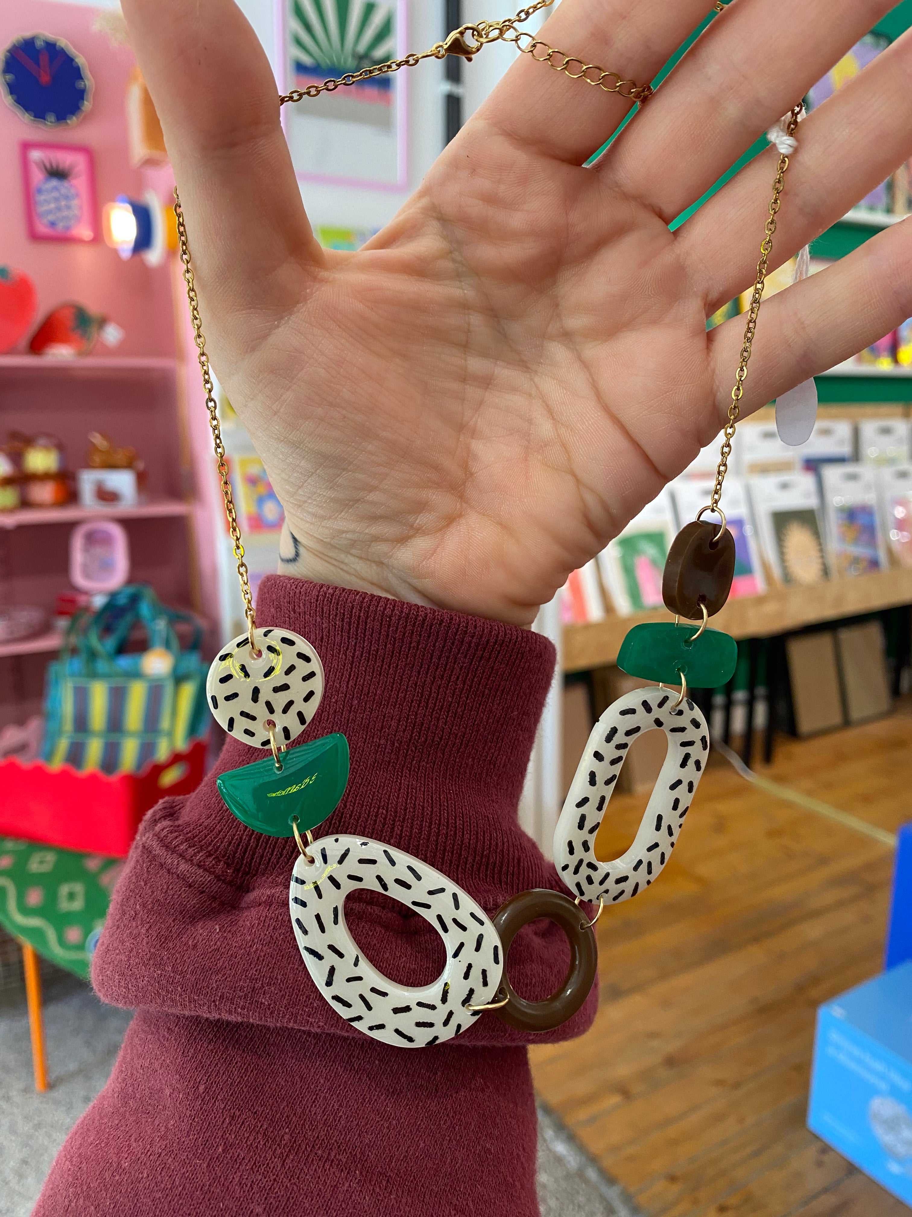 Collier chaîne + formes vert et marron