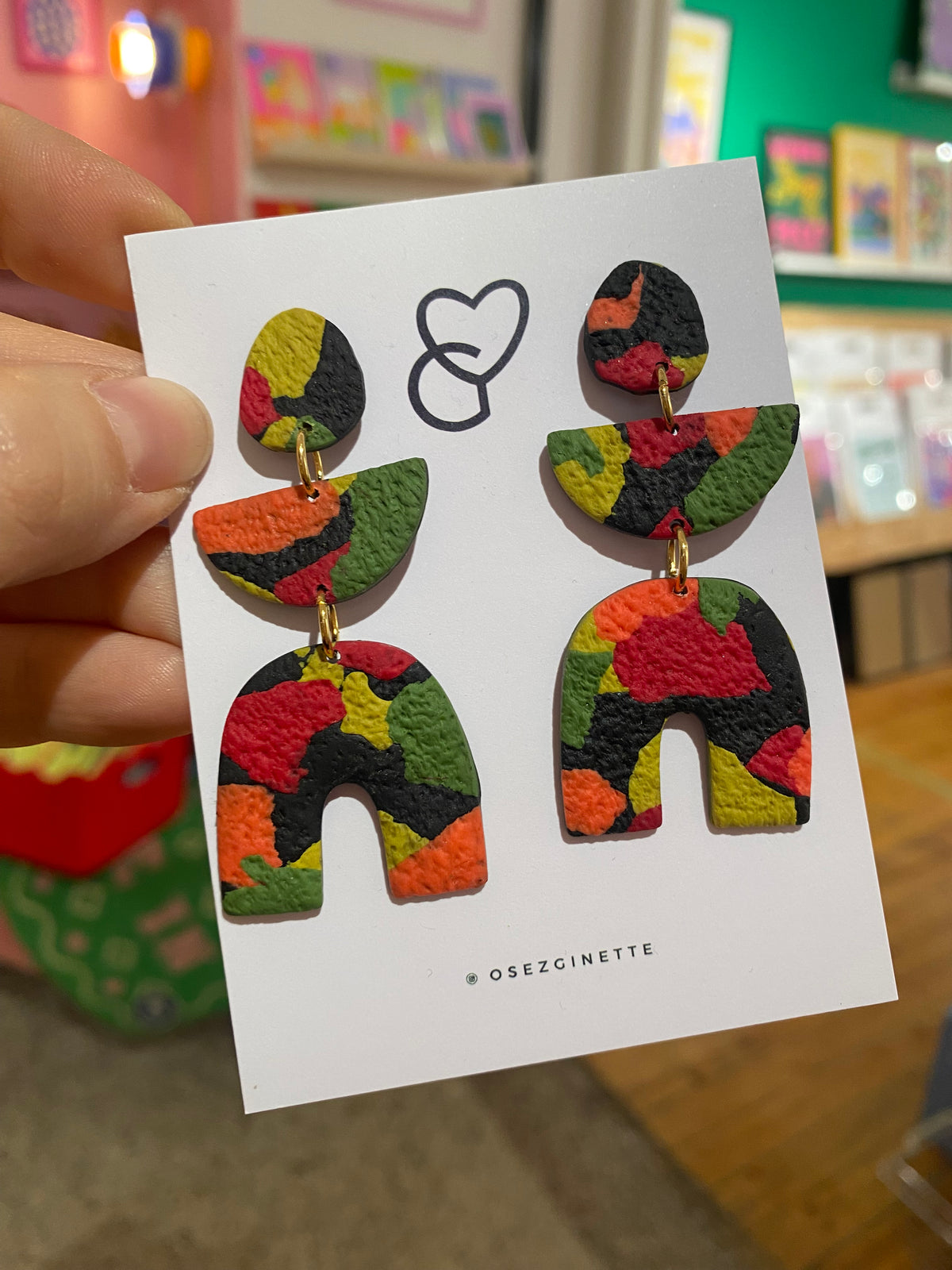 Boucle d’oreille forme aléatoire