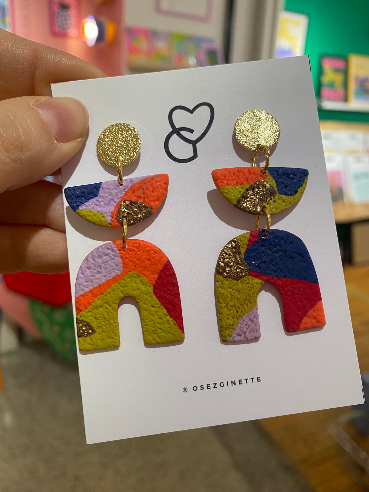 Boucle d’oreille forme aléatoire
